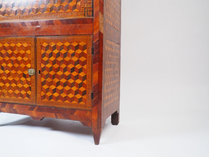 Secrétaire Louis XVI en marqueterie, à décor de cubes, ouvrant à un ab
