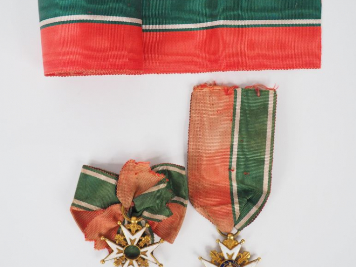 Croix de St Louis époque Restauration, taille 30mm x 30mm en or et éma