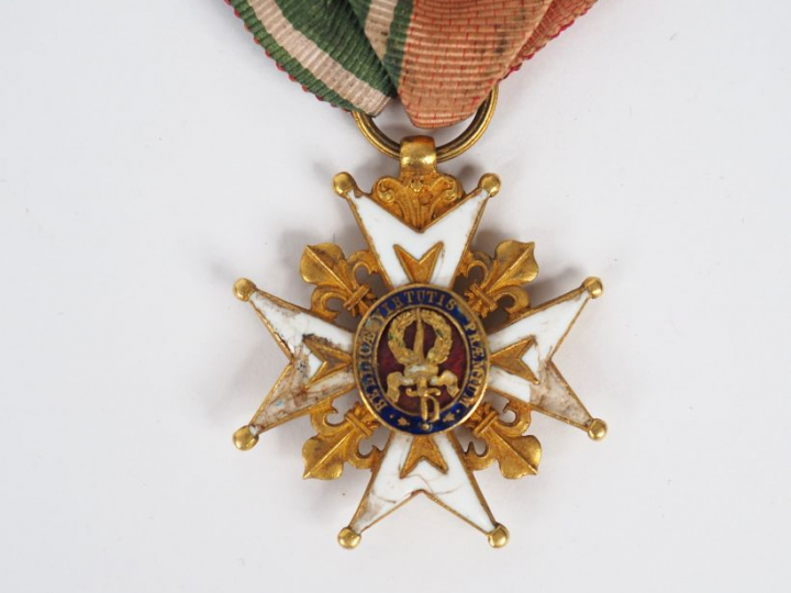 Croix de St Louis époque Restauration, taille 30mm x 30mm en or et éma