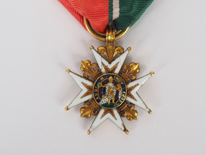 Croix de St Louis époque Restauration, taille 30mm x 30mm en or et éma