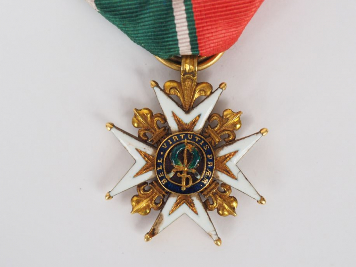 Croix de St Louis époque Restauration, taille 30mm x 30mm en or et éma