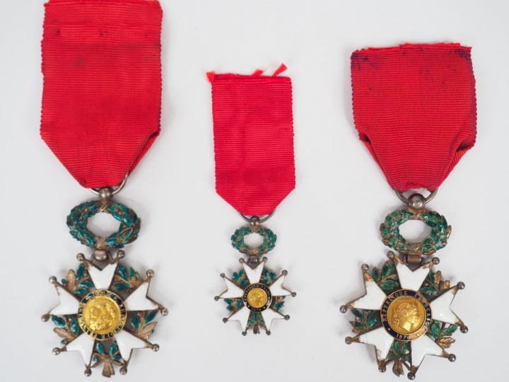 Lot de trois légions d’honneur Troisième République dont une réduction