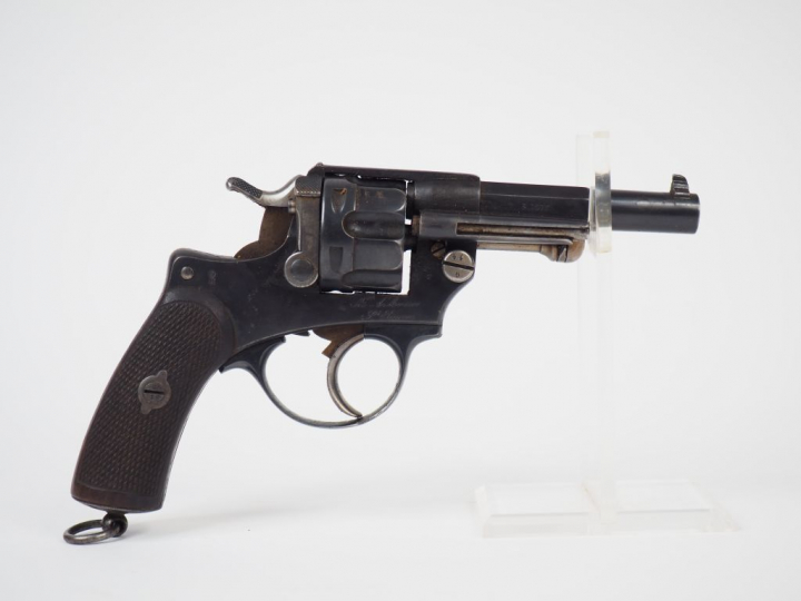 Superbe révolver d’officier français modèle 1874 de la série 1877 mono