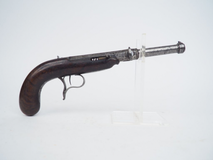 Curieux et intéressant pistolet à percussion axiale en calibre 4,5 mm 