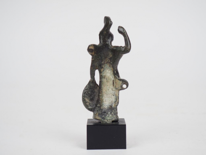 Applique en bronze figurant la déesse Minerve. Epoque romaine.  H. : 8