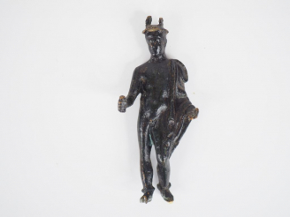 Vente aux enchères Statuette en bronze du dieu romain Mercure. H. : 10 cm.