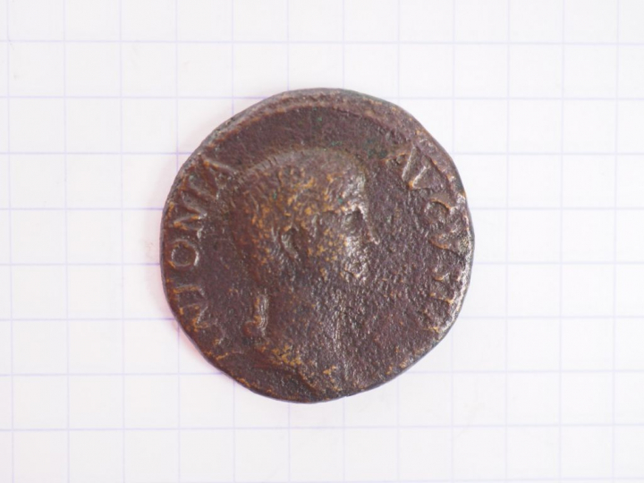 Antonia. Dupondius de bronze frappé à Rome en 41-45 apr. J.-C. A/ ANTO