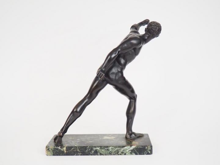 "Le gladiateur" Sculpture XIXème en bronze à patine brune. Socle en ma