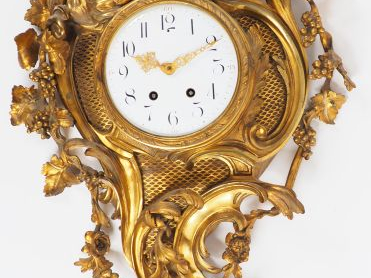 Cartel Napoléon III de style Louis XV en bronze doré à décor d'amours,