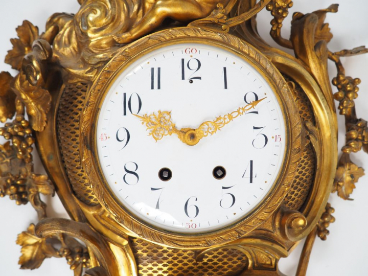 Cartel Napoléon III de style Louis XV en bronze doré à décor d'amours,