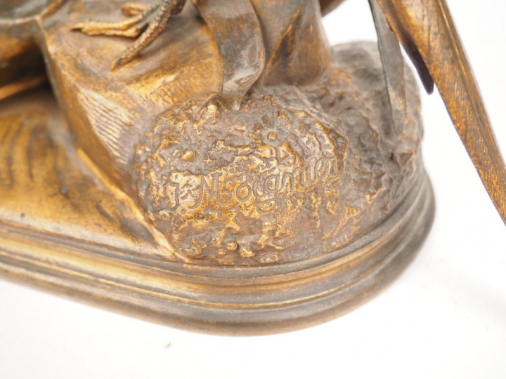 J. MOIGNEZ "Faisan" Sujet en bronze à patine médaille. Signé. 33,5 x 3