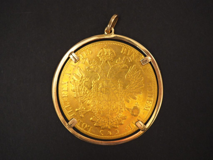Pendentif en or jaune, serti d'une pièce de 4 Ducats or François Josep