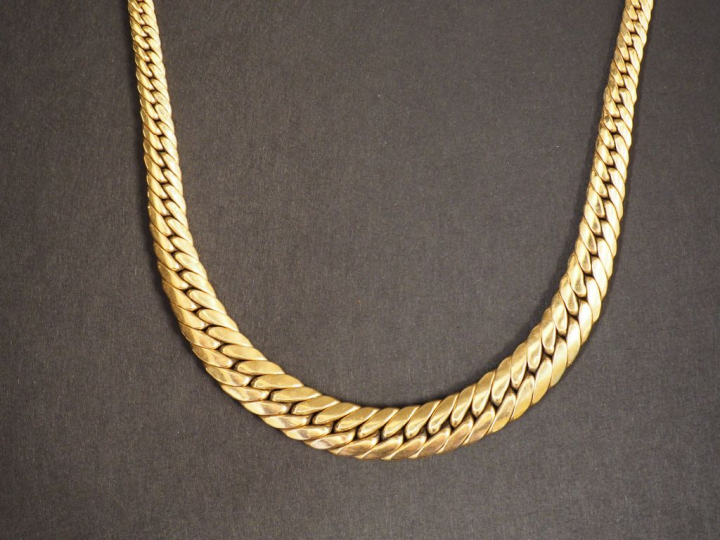 Collier articulé en or jaune, maille anglaise.  Long. 45 cm Poids. 19,