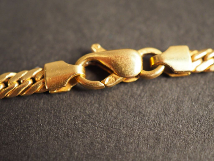 Collier articulé en or jaune, maille anglaise.  Long. 45 cm Poids. 19,