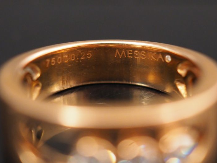 MESSIKA. Bague "Move" en or, orné de trois petits diamants mobiles. Si