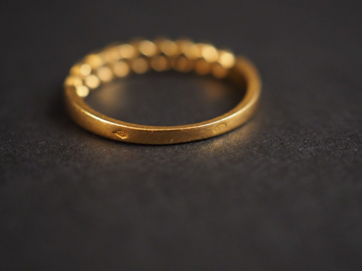 Demi alliance américaine en or jaune et diamants. TDD. 51 Poids tel. 1