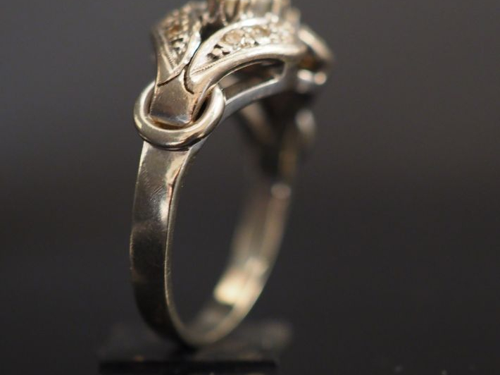 Bague pont en or blanc 14K, sertie de trois diamants centraux entourés