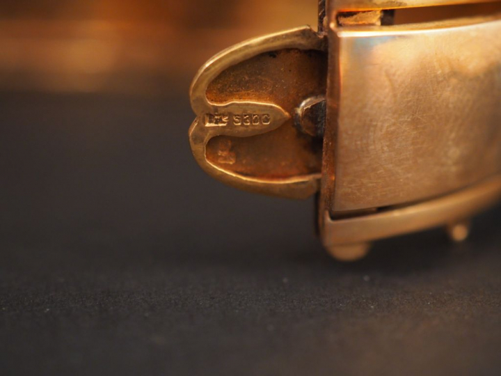 Bracelet Napoléon III en or jaune, perles et pierres de couleur, à déc