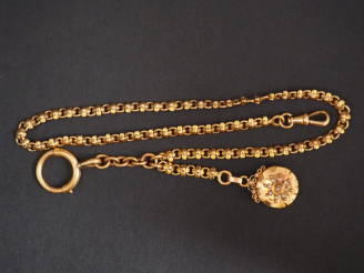 Vente aux enchères Giletière en or jaune, ornée d'un pendentif porte-photo serti de petit