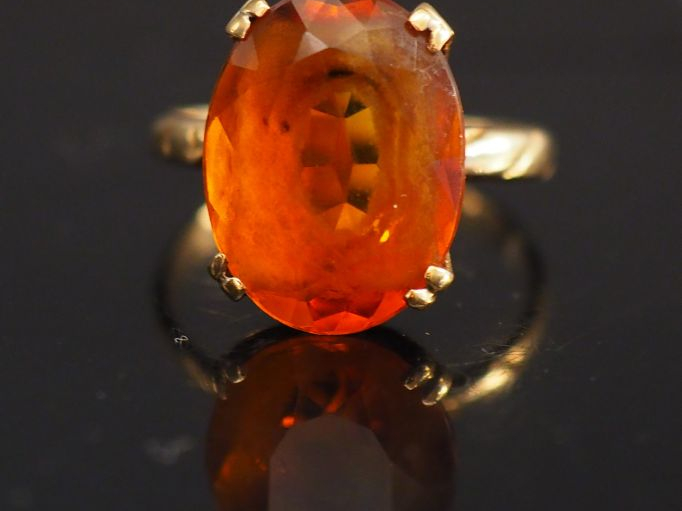 Bague en or jaune, sertie d'un quartz. TDD. 54 Poids tel. 3,46 g