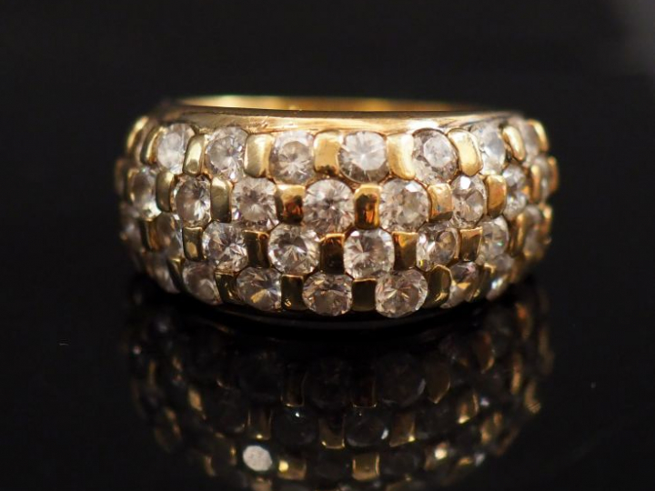 Bague jonc en vermeil sertie de pierres à l'imitation du diamant. TDD.