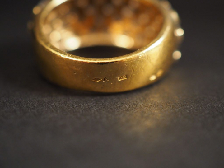 Bague jonc en vermeil sertie de pierres à l'imitation du diamant. TDD.