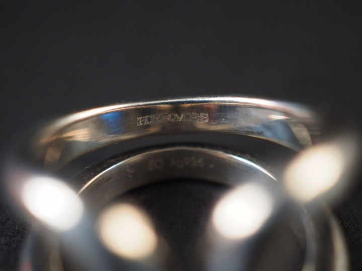 HERMES.  Bague en argent, modèle "Lima". TDD. 50 Signée.  Poids. 7,48 