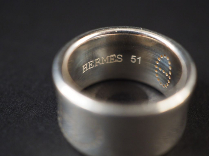 HERMES.  Bague en argent, modèle "Eclipse". TDD. 51 Signée.  Poids. 12