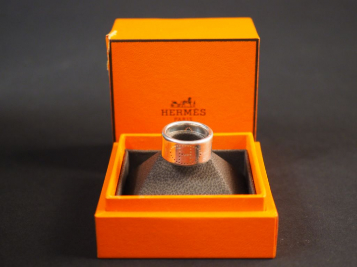 HERMES.  Bague en argent, modèle "Eclipse". TDD. 51 Signée.  Poids. 12