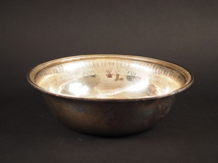 Basssin Empire en argent, poinçon au Coq, à décor de frises de feuilla