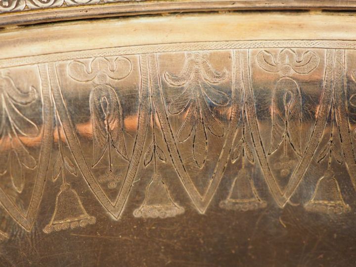 Basssin Empire en argent, poinçon au Coq, à décor de frises de feuilla