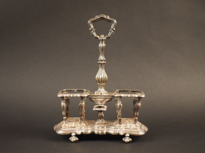 Porte huilier/vinaigrier de style Louis XV en argent, poinçon Minerve.