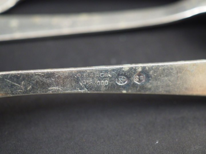 Partie de ménagère en argent 916. Comprenant :  - douze grands couvert