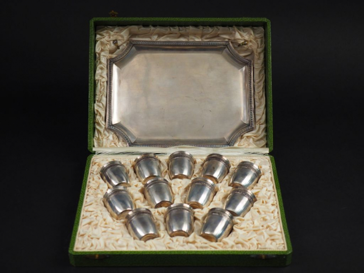Service à liqueur de style Louis XVI en argent, poinçon Minerve, à déc