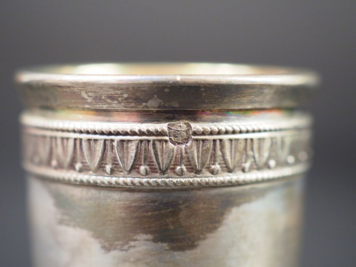 Service à liqueur de style Louis XVI en argent, poinçon Minerve, à déc