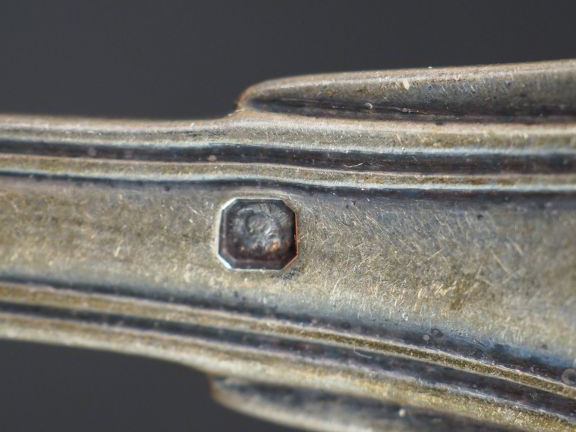 Ensemble comprenant : - un couvert d'enfant en argent, poinçon Minerve