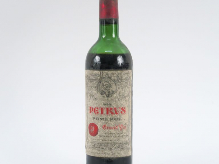1 BOUTEILLE PETRUS POMEROL - 1963 - BEP/EA/BS/CAPSULE SALE ET CORRODÉE