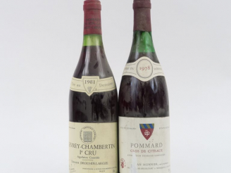 Vente aux enchères 2 BOUTEILLES : 1 POMMARD 'CLOS DE CITEAUX' J. MONNIER 1978 3,5 CM - 1 
