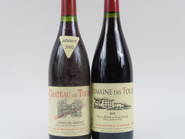 2 BOUTEILLES E. REYNAUD : 1 CÔTES DU RHÔNE CHÂTEAU DES TOURS 'GRANDE R