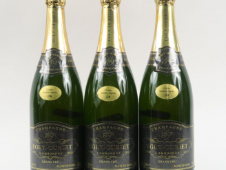 Vente aux enchères 3 BOUTEILLES CHAMPAGNE EGLY OURIET GC BLANC DE NOIRS 'CUVÉE VIEILLES V