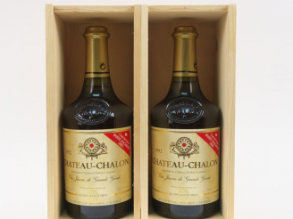 Vente aux enchères 2 BOUTEILLES VIN JAUNE 'CHÂTEAU CHALON' A. PIROU - 1992 - COFFRETS