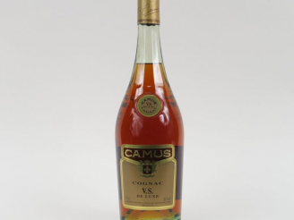 Vente aux enchères 1 BOUTEILLE COGNAC CAMUS 'V.S. DE LUXE' - COFFRET