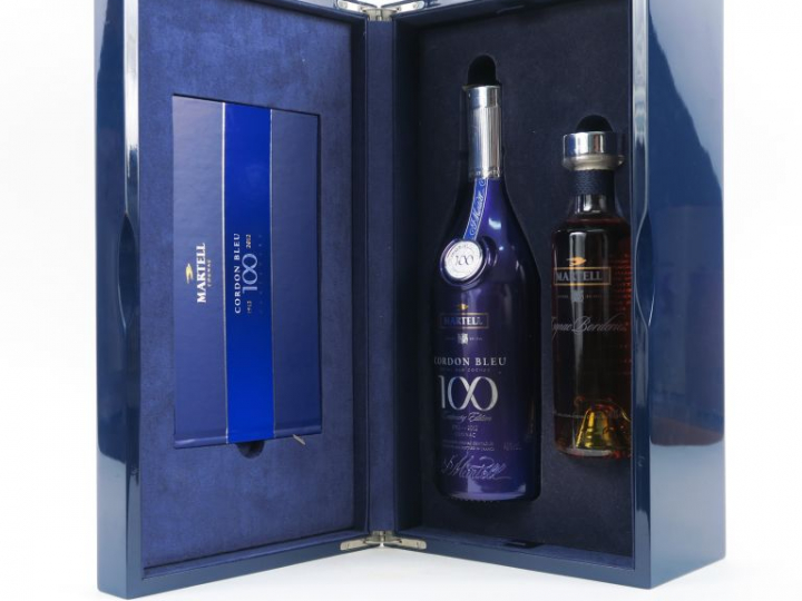 1 COFFRET COGNAC MARTELL 'CENTENARY EDITION' EXTRA OLD COGNAC'