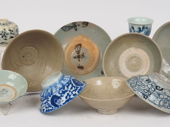 Ensemble comprenant onze coupes, bols, pots globulaires ou stem cup en