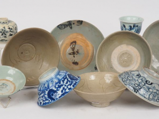 Vente aux enchères Ensemble comprenant onze coupes, bols, pots globulaires ou stem cup en