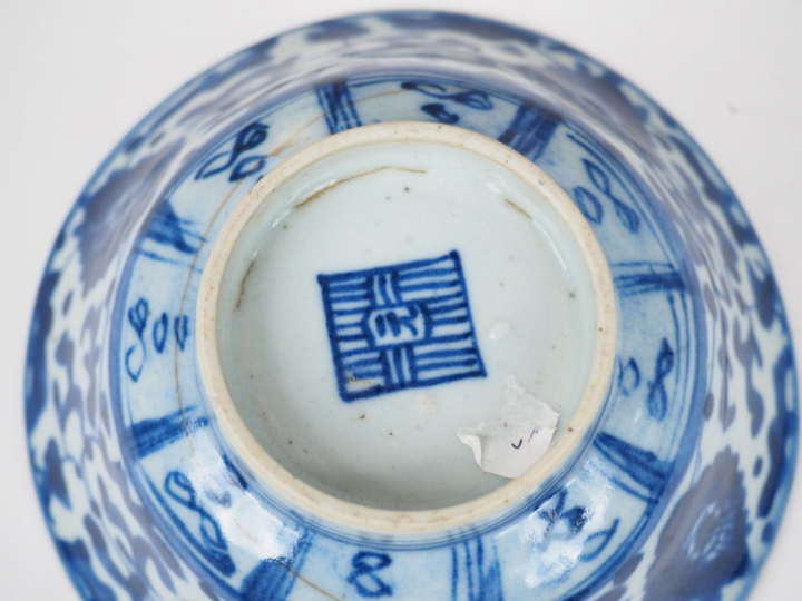 Ensemble comprenant onze coupes, bols, pots globulaires ou stem cup en