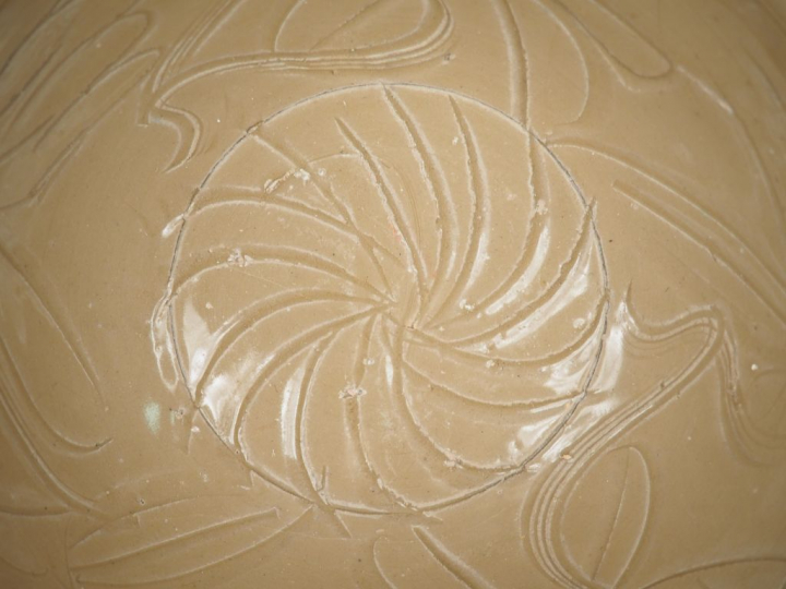 Ensemble comprenant quatorze coupes et coupes sur pied dans le style d