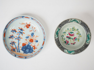Vente aux enchères Lot comprenant :  - une petite coupelle, à décor floral, Imari chinois