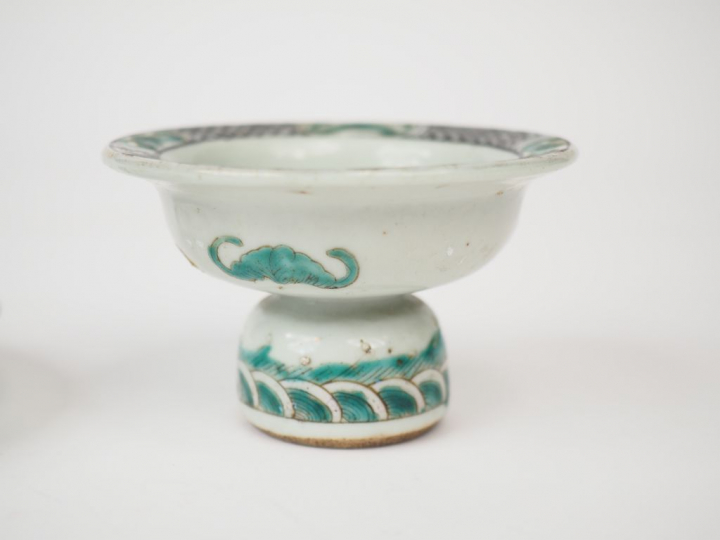 Lot comprenant :  - une petite coupelle, à décor floral, Imari chinois