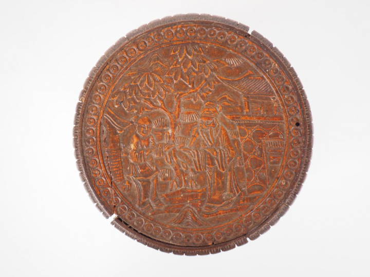 Pot à tabac en bambou sculpté de divers médaillons représentant des pe